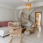 Skyview New Maisonette With Private Parking