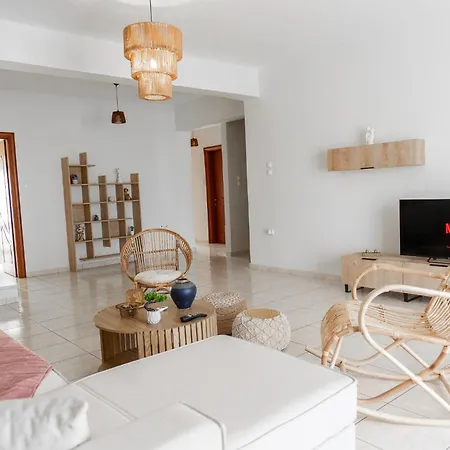 아파트 Skyview New Maisonette With Private Parking 라리사