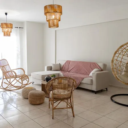 Skyview New Maisonette With Private Parking * 라리사