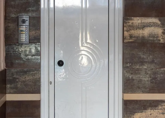 Apartamento Skyview New Maisonette With Private Parking